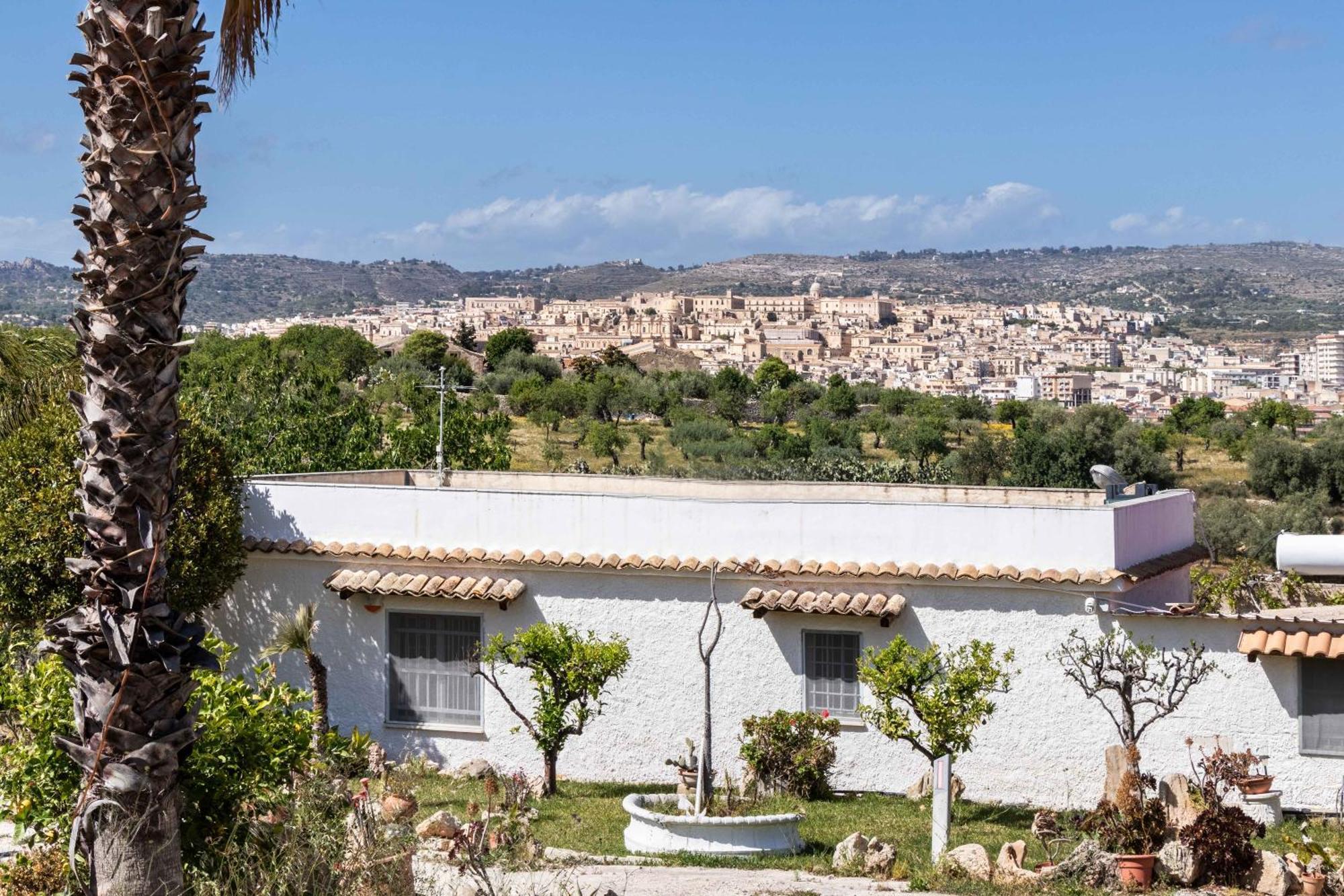 Villa Annamaria Noto Exteriör bild