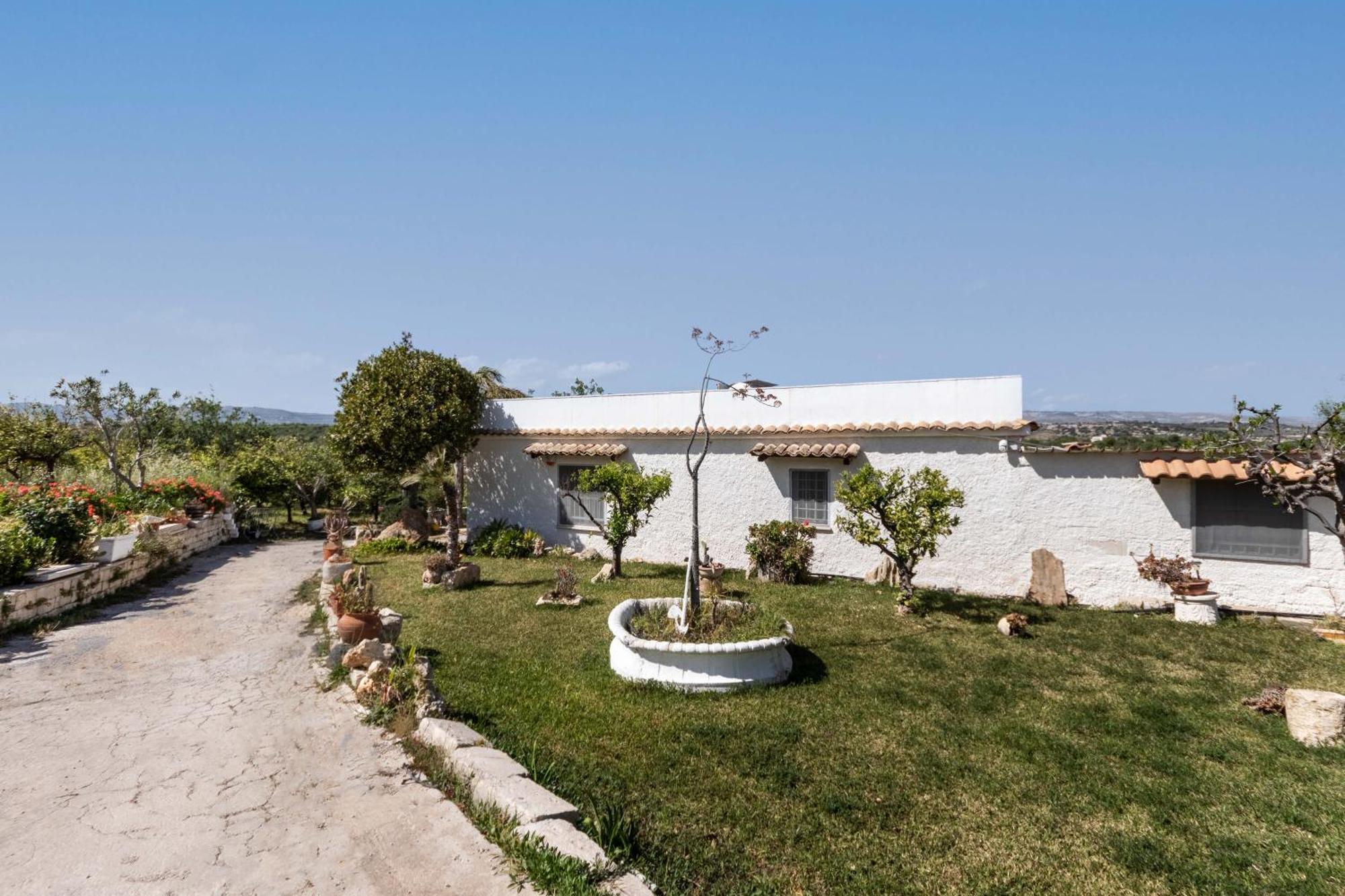 Villa Annamaria Noto Exteriör bild